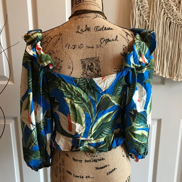 FARM Rio Blue and Green Floral Crop Top - Picture 5 of 9